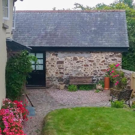 The Old Workshop Villa Knowstone Exterior photo